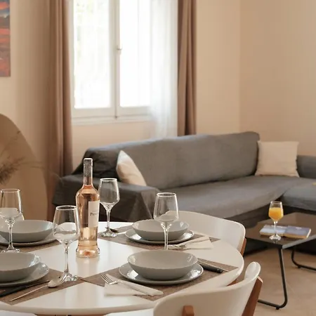 Agatha's Spacious Modern Apt-1 Apartment Peritheia