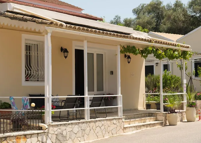 Agatha's Spacious Modern Apt-1