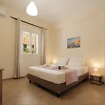 Agatha's Spacious Modern Apt-1 * Peritheia