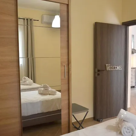 Agatha's Spacious Modern Apt-1 * Peritheia