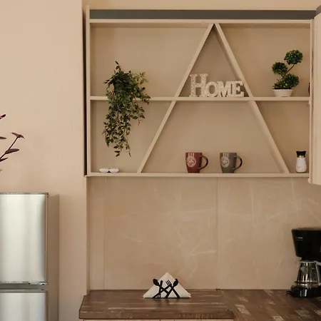 Agatha's Spacious Modern Apt-1 *