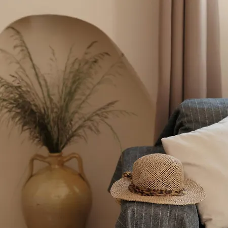 Agatha's Spacious Modern Apt-1 * Peritheia