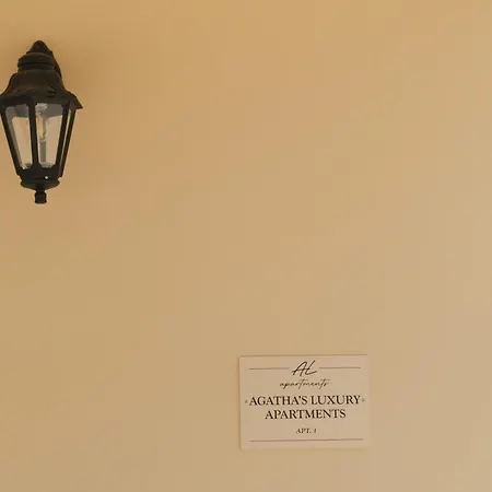 Agatha's Spacious Modern Apt-1