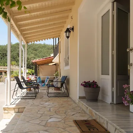 Agatha's Spacious Modern Apt-1 * Peritheia