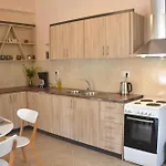 Agatha's Spacious Modern Apt-1 * Peritheia