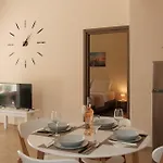 Agatha's Spacious Modern Apt-1 * Peritheia