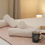 아파트 Agatha's Spacious Modern Apt-1 Peritheia