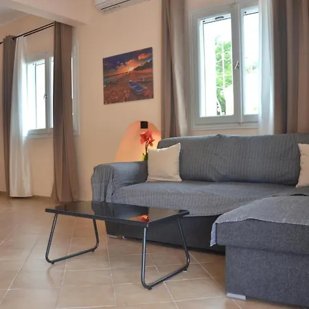 Agatha's Spacious Modern Apt-1 Daire Peritheia