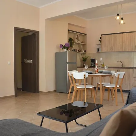 Agatha's Spacious Modern Apt-1 Daire *