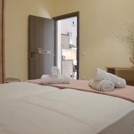 Agatha's Spacious Modern Apt-1 Daire