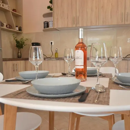 Daire Agatha's Spacious Modern Apt-1