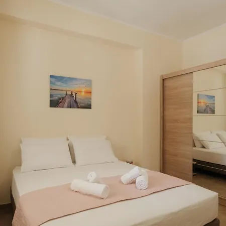 Agatha's Spacious Modern Apt-1 Daire *