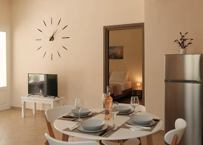 Agatha's Spacious Modern Apt-1 * Perítheia