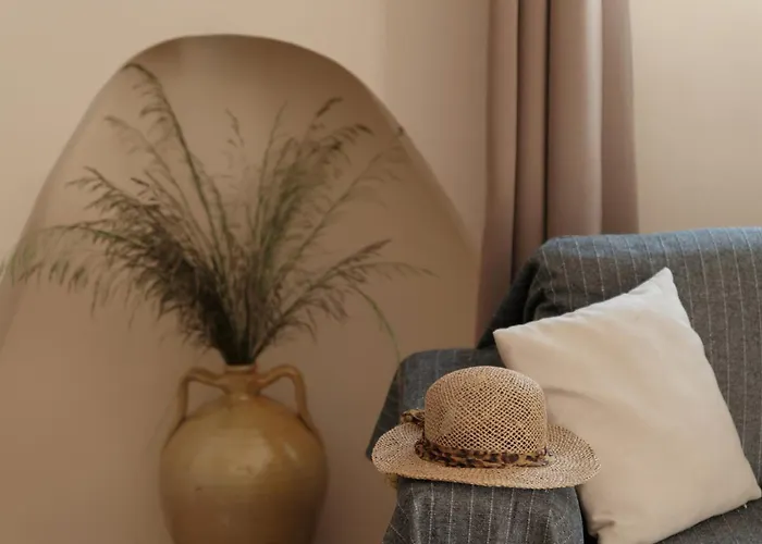 Agatha's Spacious Modern Apt-1 * Perítheia